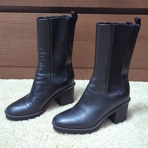 Vince Black Leather Chelsea Boots Size 5.5
